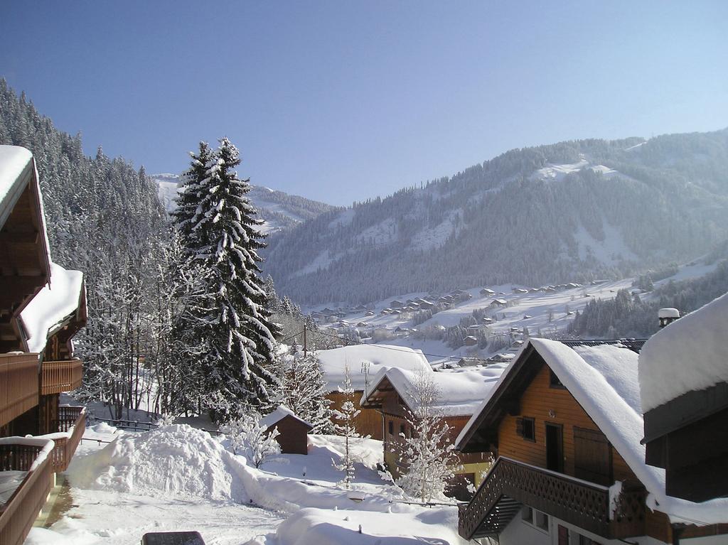 Hotel Les Combelles Châtel Eksteriør billede