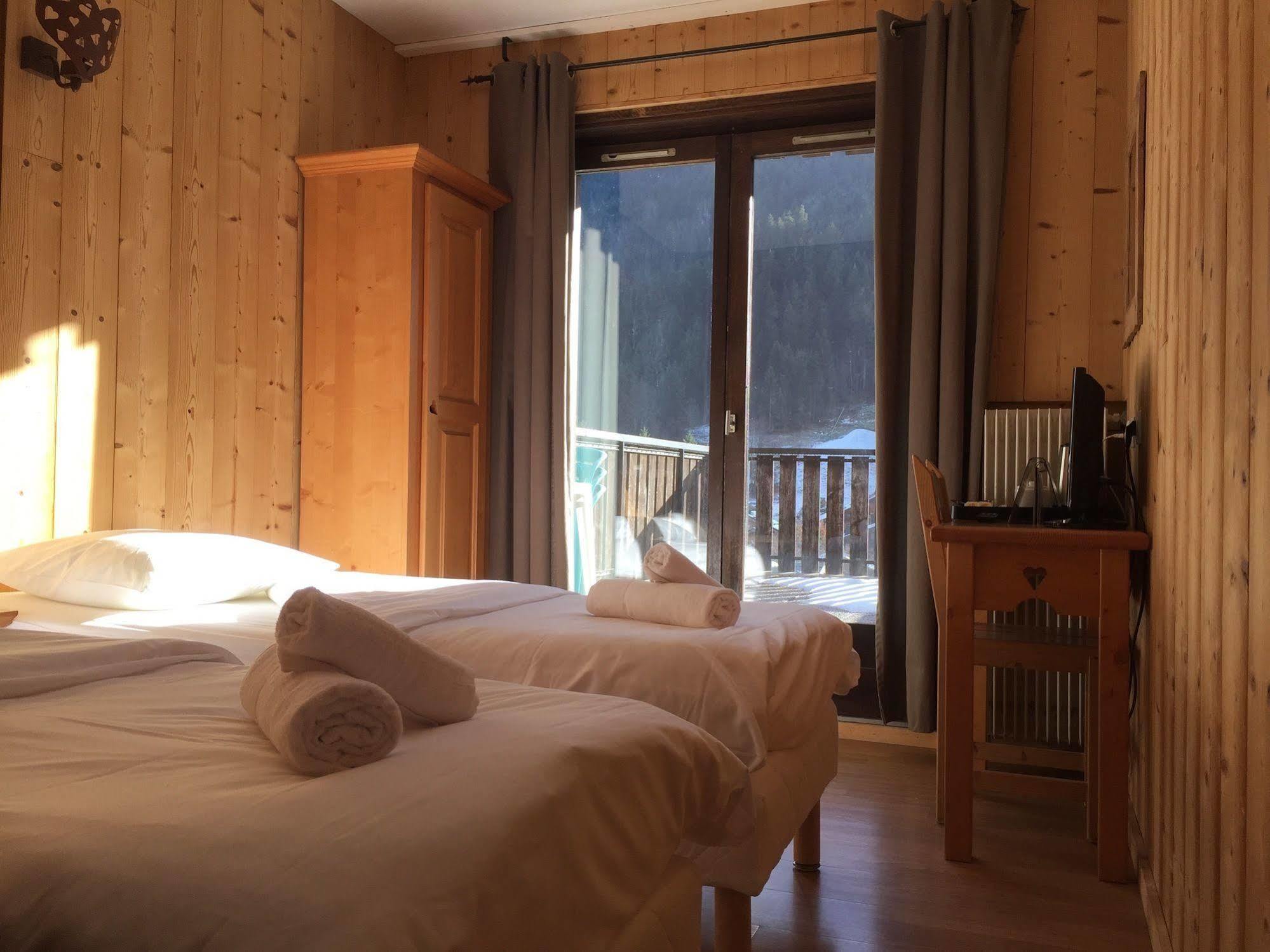 Hotel Les Combelles Châtel Eksteriør billede