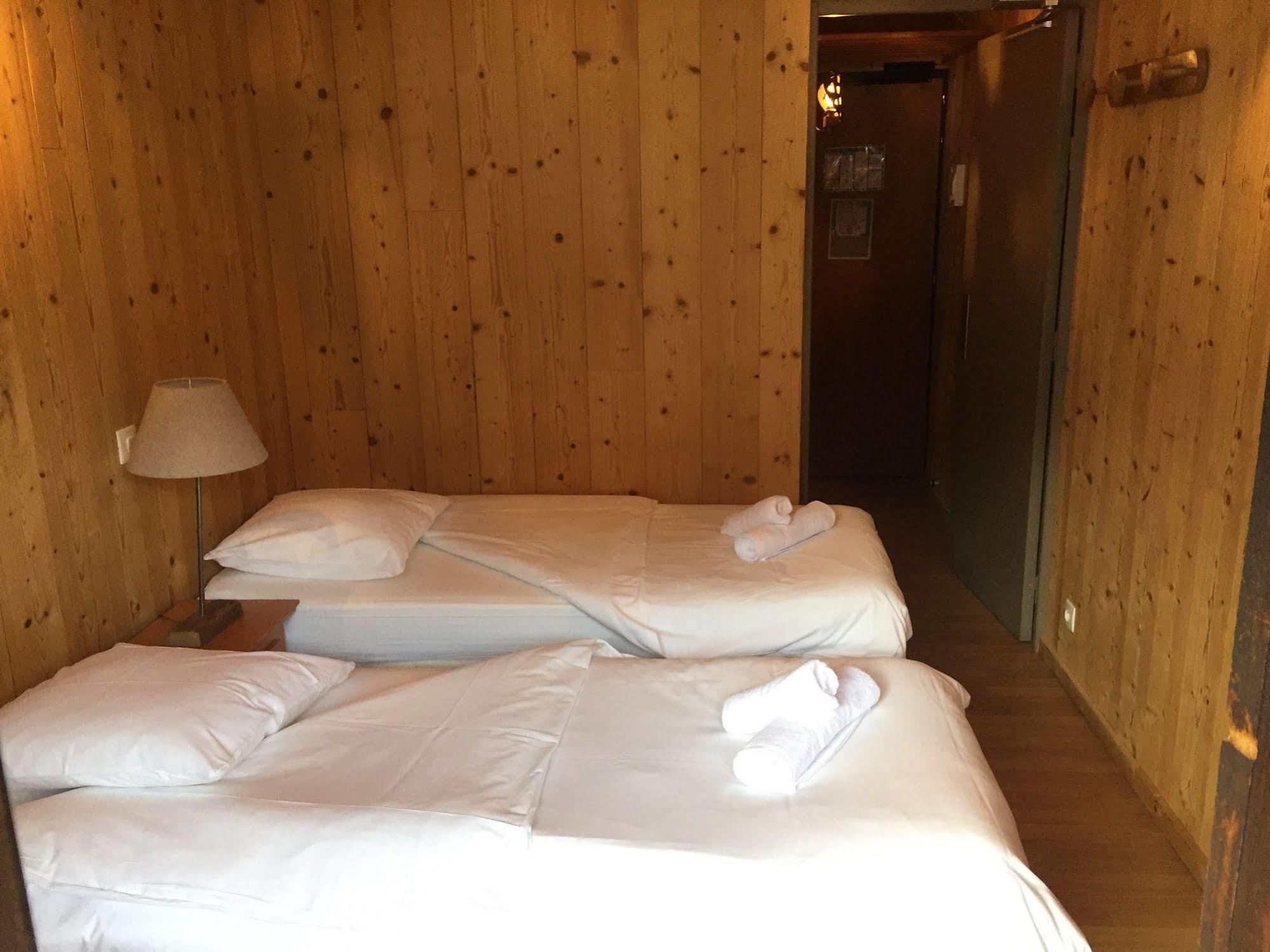 Hotel Les Combelles Châtel Eksteriør billede