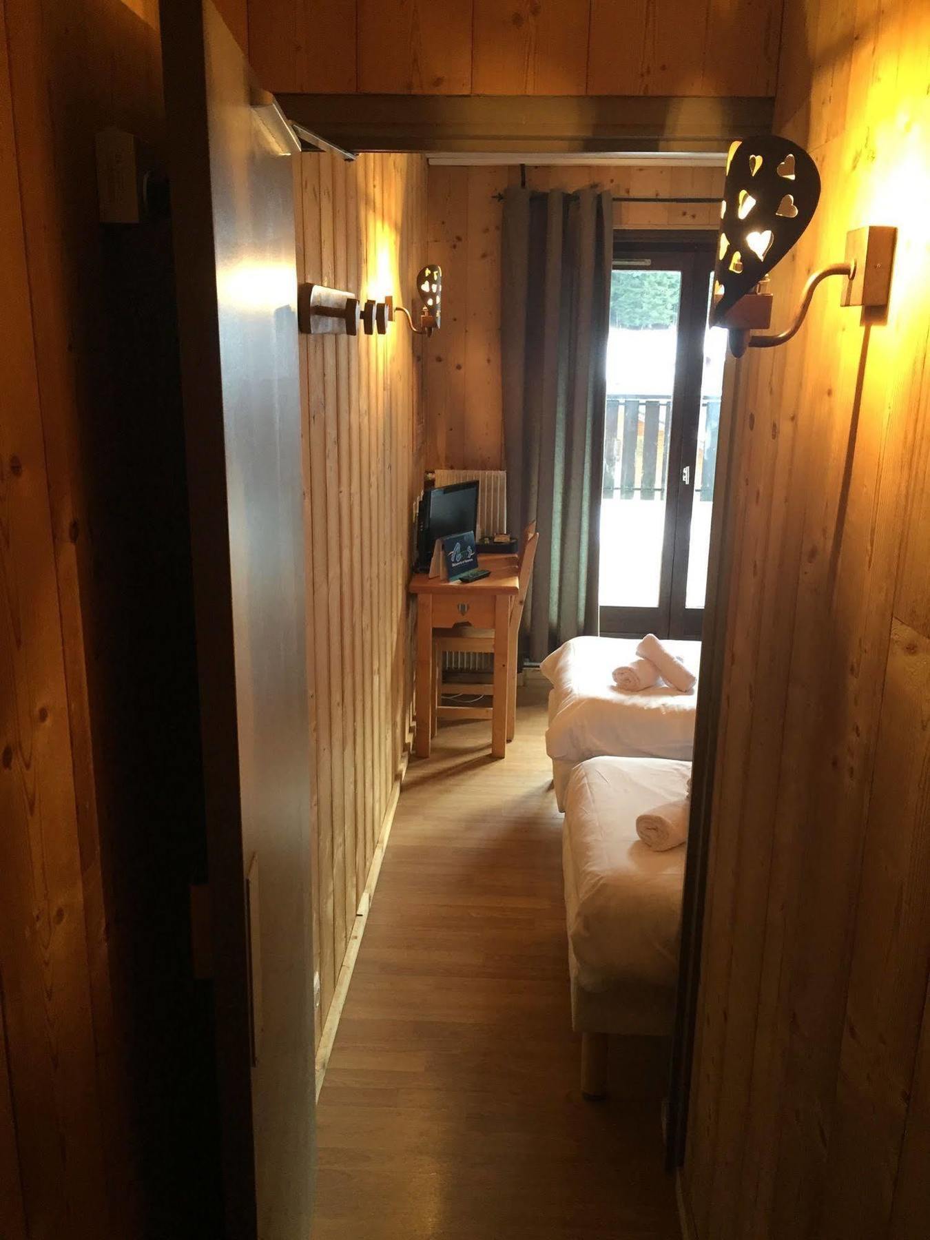 Hotel Les Combelles Châtel Eksteriør billede