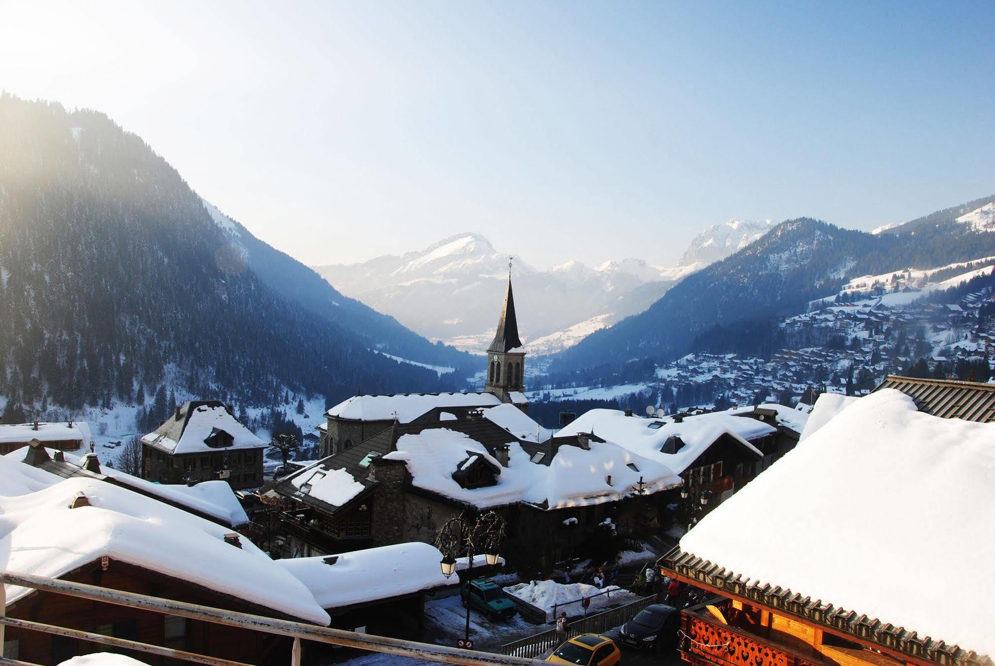 Hotel Les Combelles Châtel Eksteriør billede