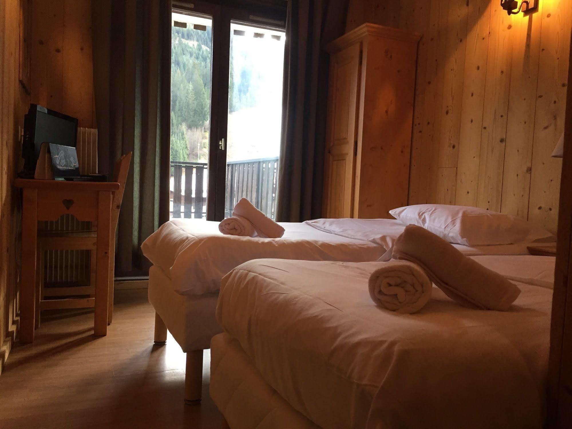 Hotel Les Combelles Châtel Eksteriør billede